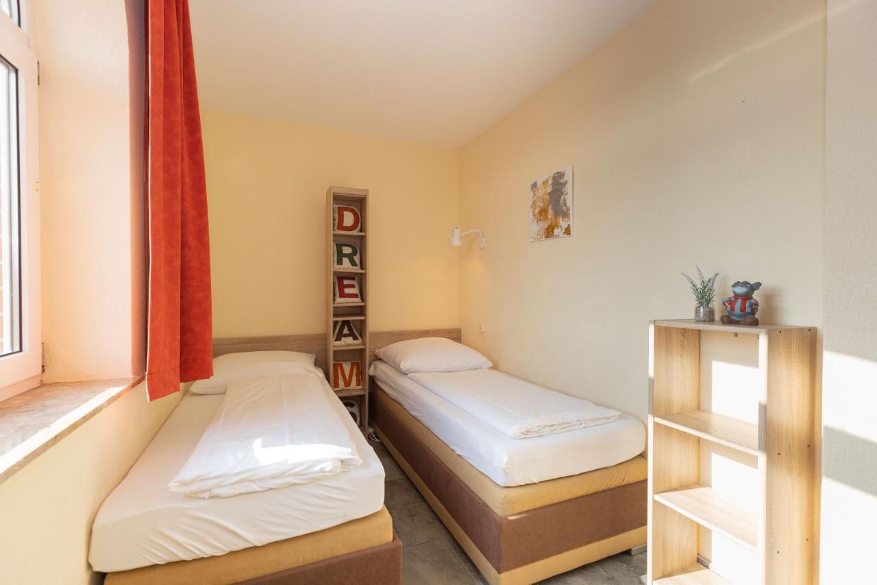 Apartment Trafalgar 227 *